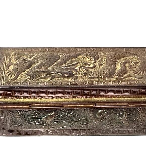 ANTIQUE JAPANESE Dragon Repousse METAL STAMPS BOX JAPAN POSTAGE DESKTOP - Picture 7 of 13